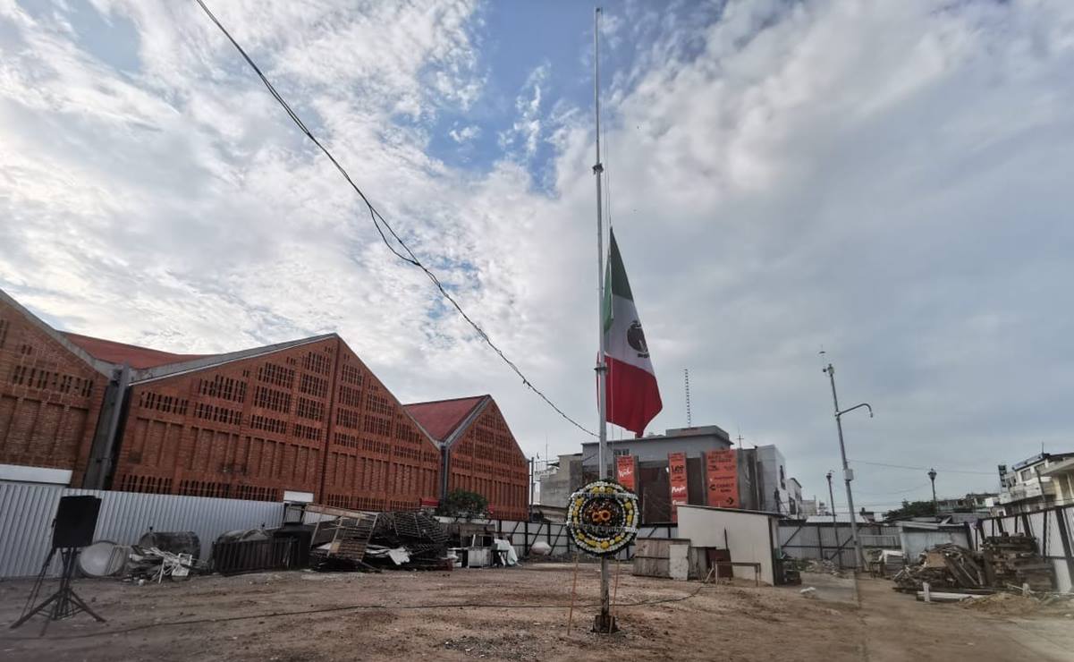 Con bandera a media asta, homenajean en Juchitán a víctimas del sismo de 2017