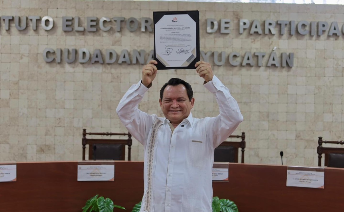 Joaquín Díaz Mena recibe constancia como gobernador electo de Yucatán con 628,845 votos