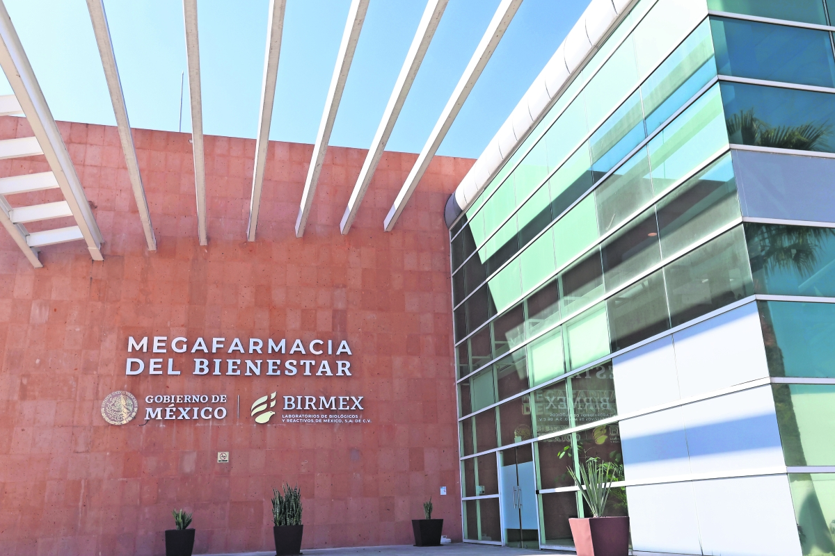 Gobierno federal llenará la megafarmacia con medicamentos "patito", denuncia diputado Ramírez Barba