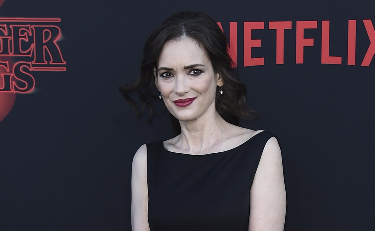 ¡Al fin! Captan a Winona Ryder caracterizada para su papel en ‘Beetlejuice 2’