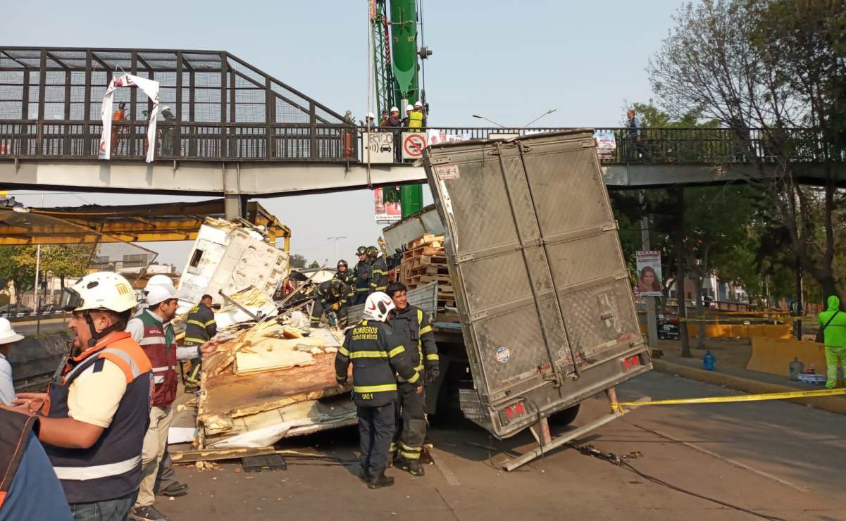 Prevén hasta 12 horas para retiro de tráiler en Circuito Interior; se acumulan filas kilométricas de automovilistas