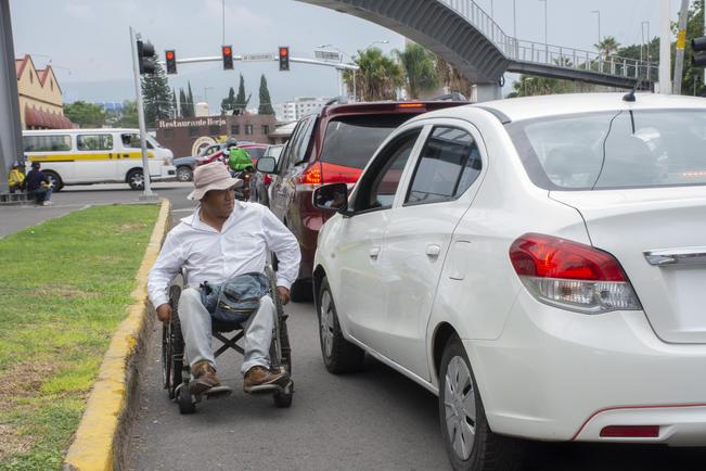 Esquivar los autos para sobrevivir