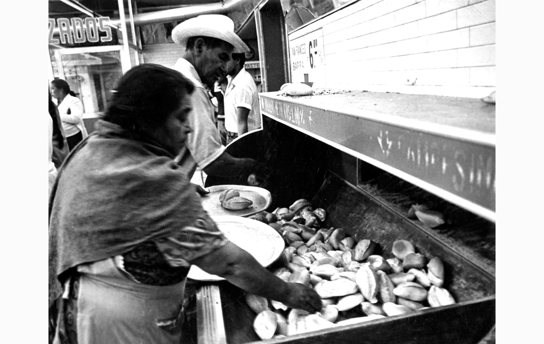 ¿Cómo llegó el bolillo a la dieta chilanga?