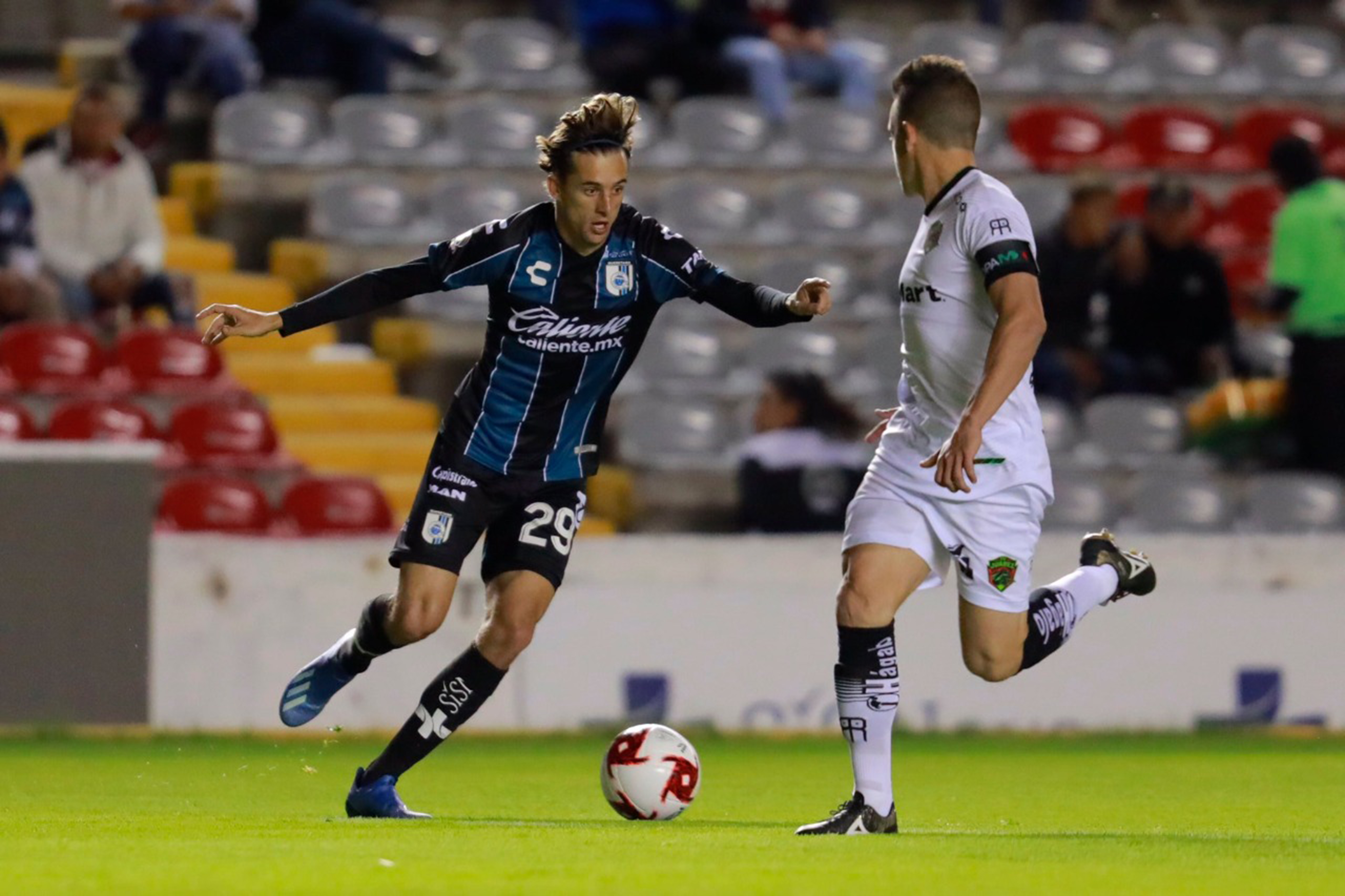 Gallos con un pie en cuartos 