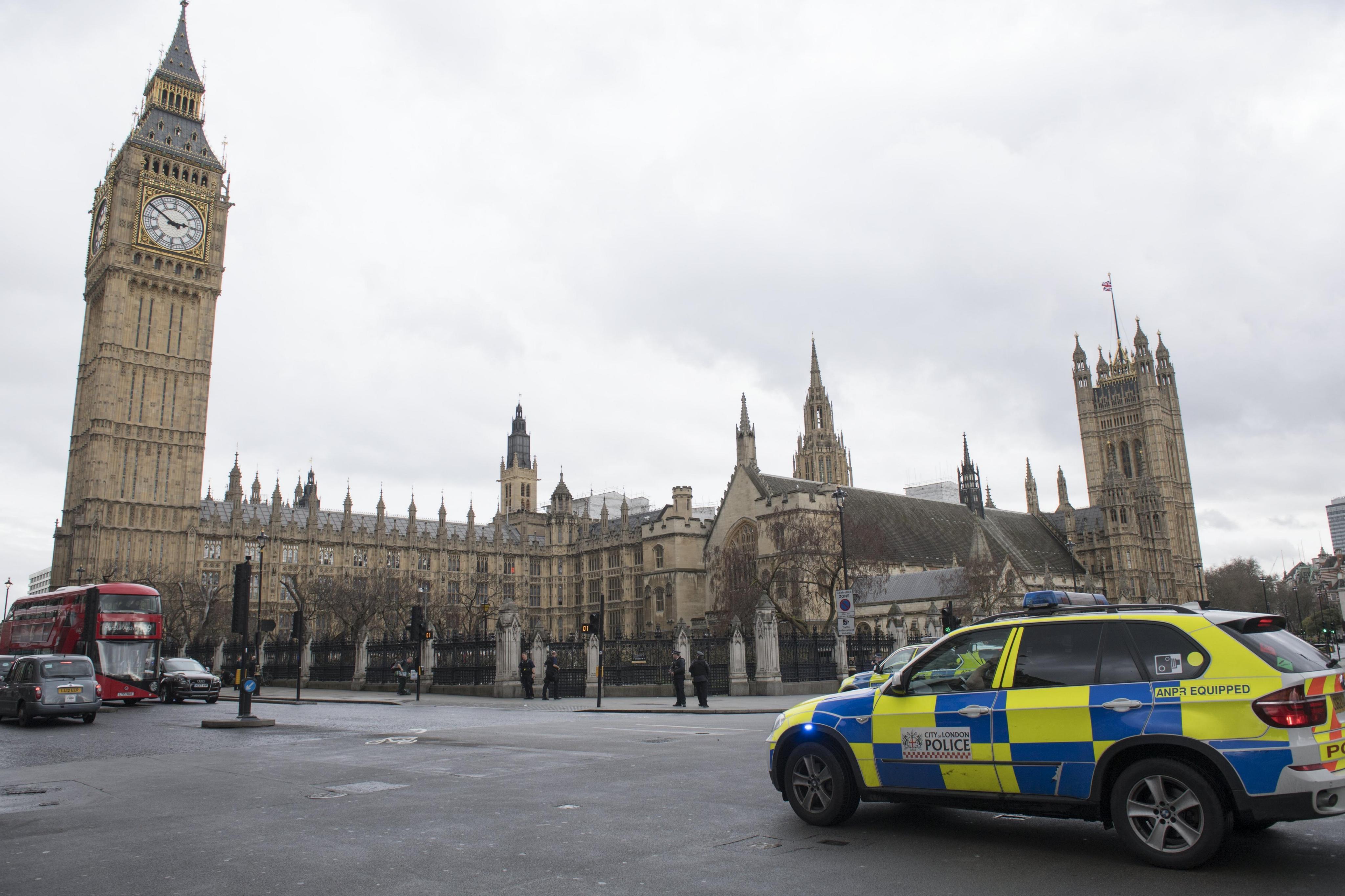 Parlamento escocés suspende voto sobre referéndum tras atentado en Londres