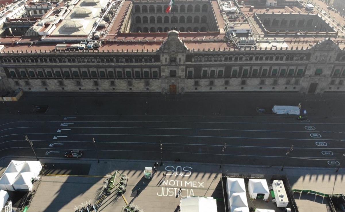 Trabajadores de Notimex piden auxilio frente a Palacio Nacional