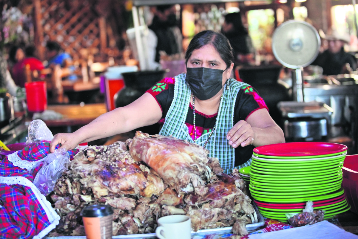 Cocina Mixteca se preserva en barbacoa