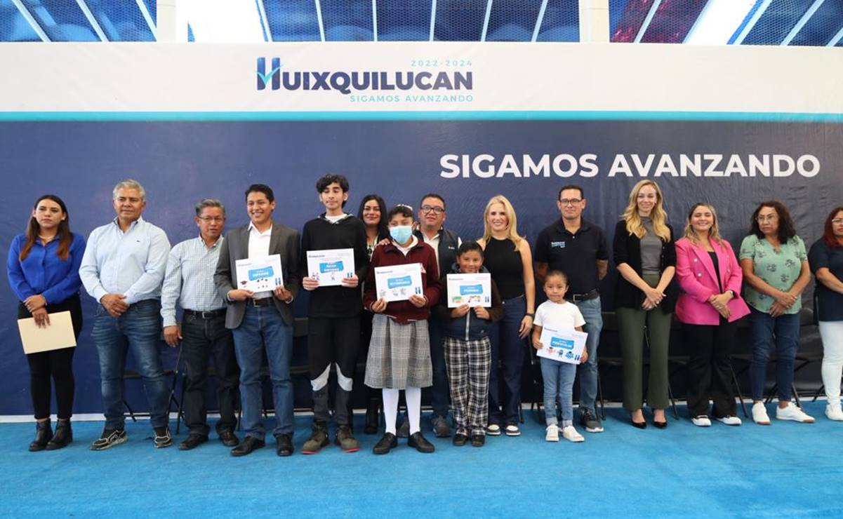 Huixquilucan entrega 12 mil becas a estudiantes desde educación básica hasta universidad