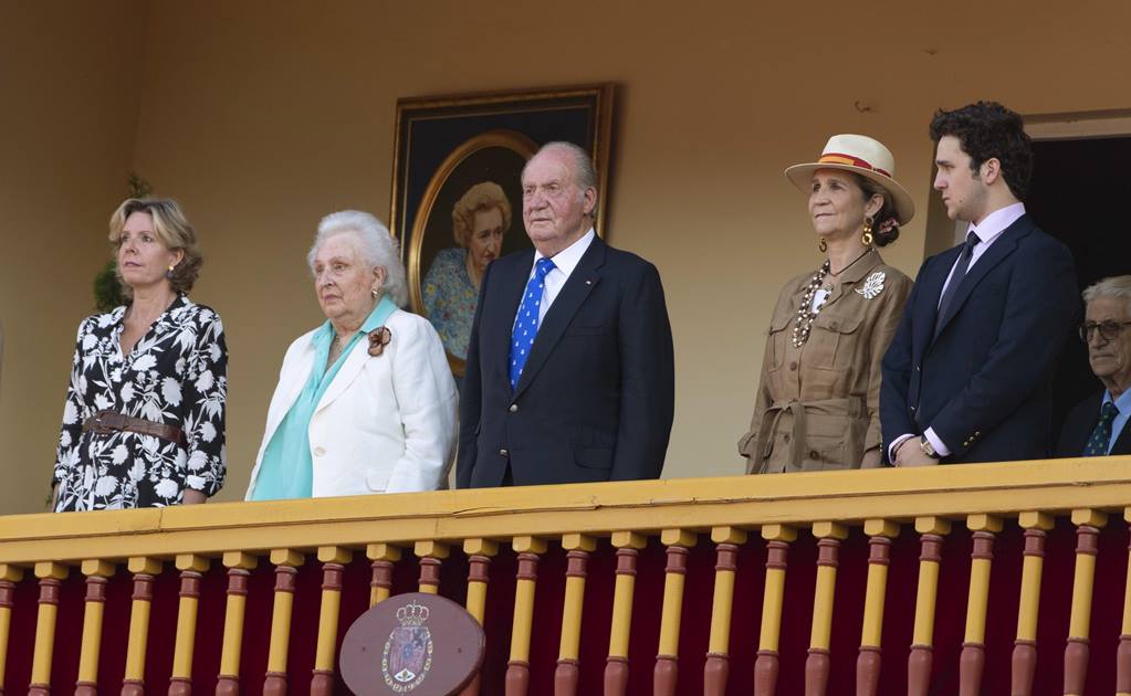 Rey Juan Carlos de España acude a corrida de toros en el día de su retiro