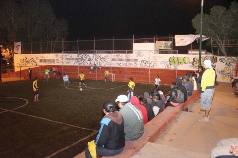 Defienden su barrio con futbol