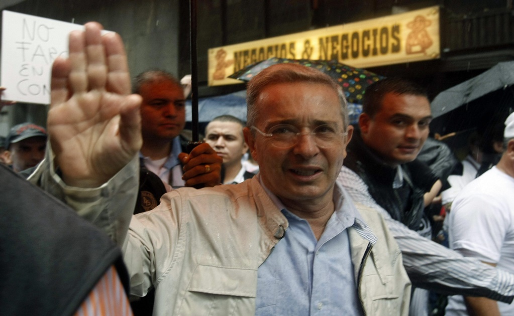 Investigarán a Uribe por nexos criminales en Colombia 