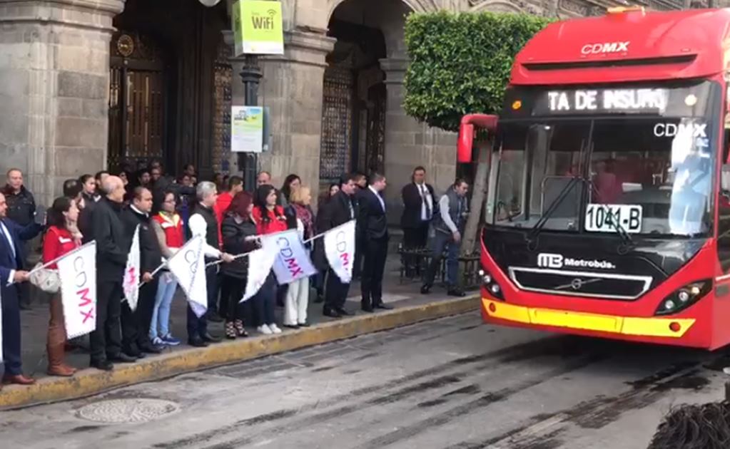 Da Mancera banderazo de salida a 33 autobuses de Metrobús