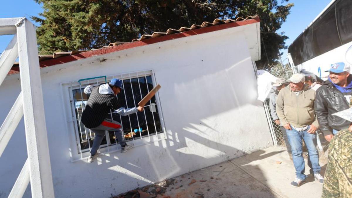 Pobladores de Acambay se manifiestan frente a Conagua