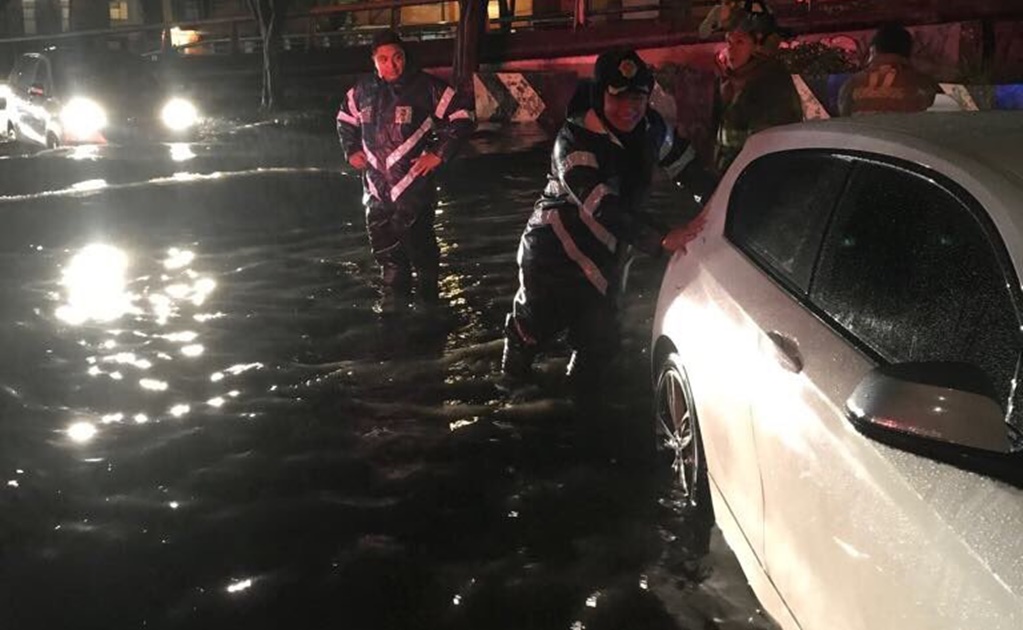 Suman 4 inundaciones, 23 encharcamientos y un derrumbe por tormenta en CDMX