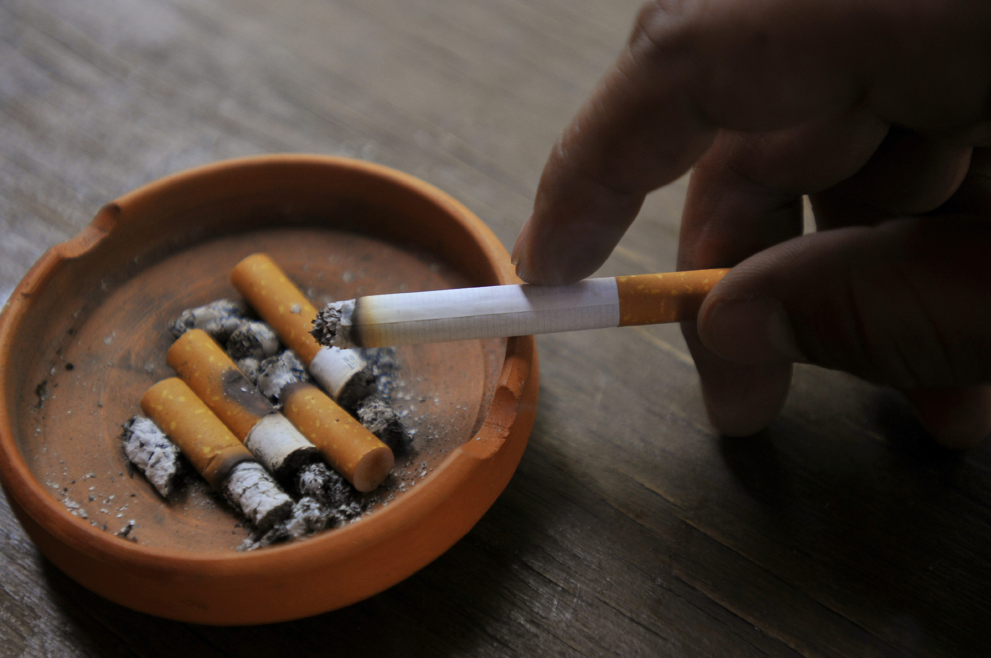 Niños expuestos a tabaco, con más riesgos de padecimientos respiratorios: IMSS