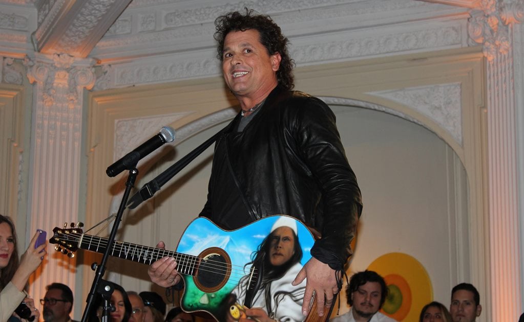 Carlos Vives rinde homenaje al Chapecoense en concierto