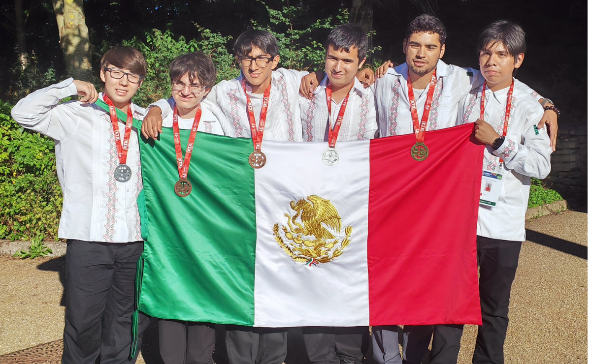 Jóvenes mexicanos ganan oro, bronce y plata en la Olimpiada Internacional de Matemáticas; Rogelio Guerrero logra el bicampeonato