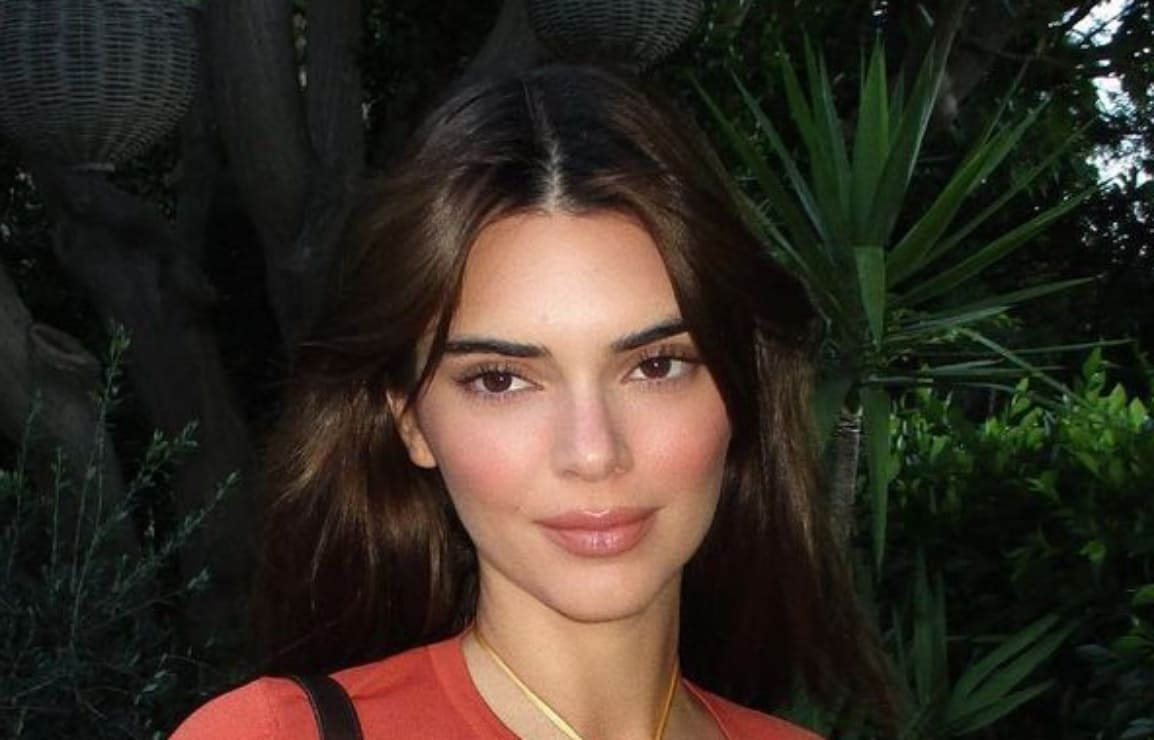 Kendall Jenner recibe sus 28 años con sensuales posados 'al natural'