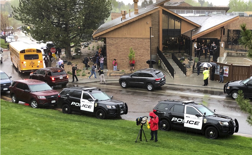 Reportan al menos 7 heridos tras tiroteo en escuela de Colorado