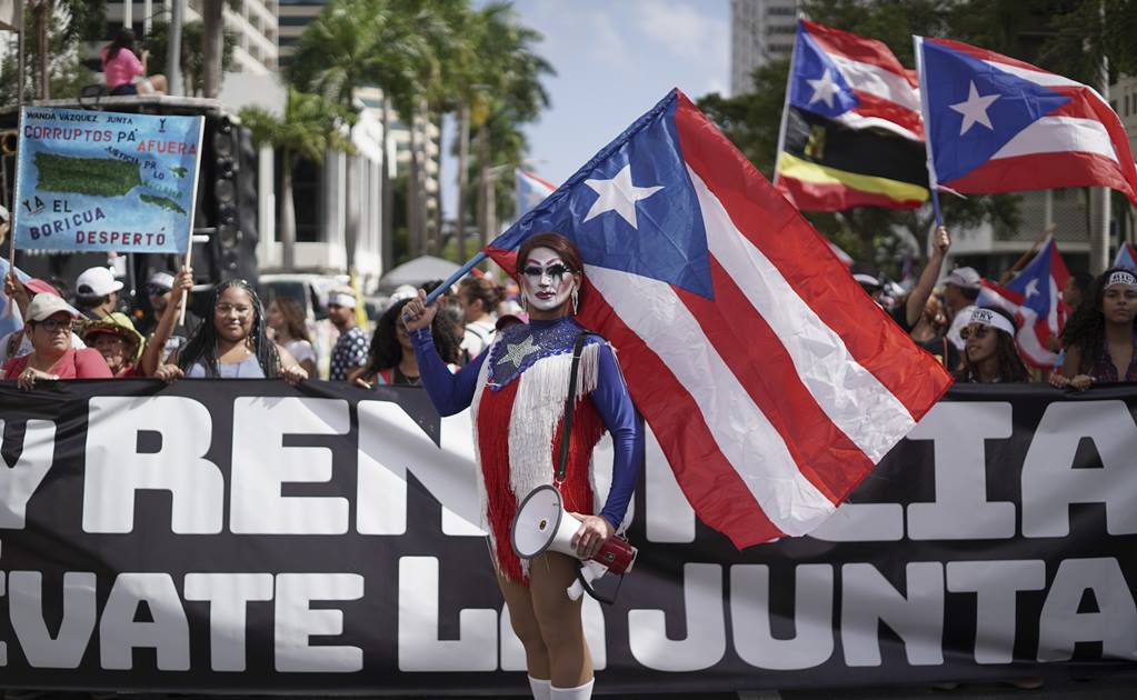 Puertorriqueños celebran y exigen "gente nueva" tras renuncia del gobernador