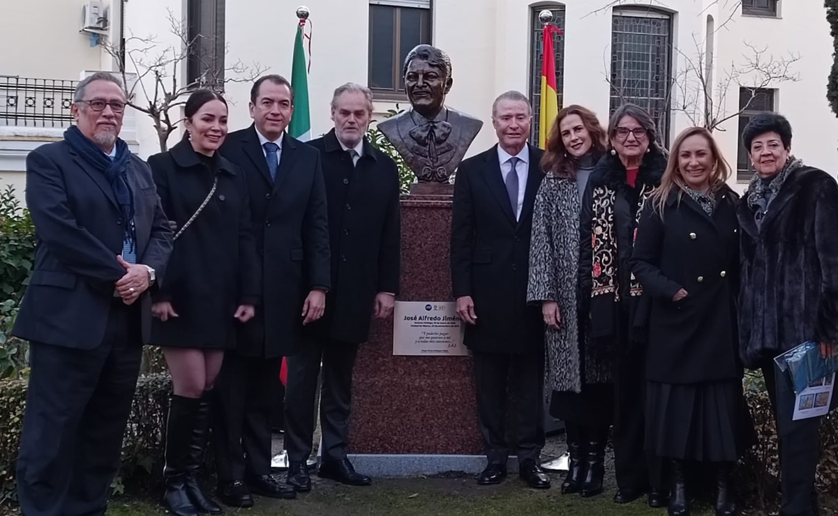 Embajador Quirino Ordaz devela busto de José Alfredo Jiménez en España… y abren espacio del Tren Maya