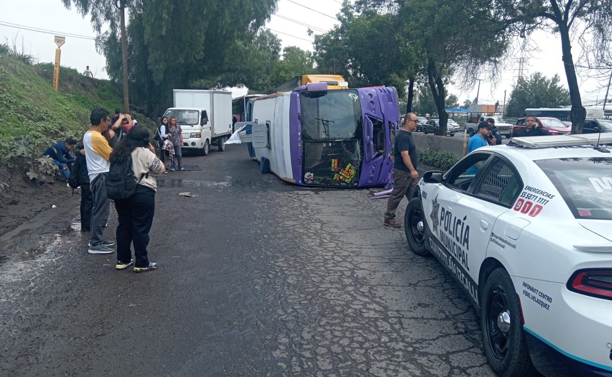 Volcadura de autobús deja 13 lesionados en la carretera México-Querétaro