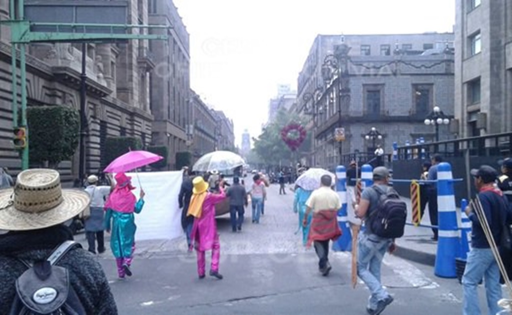 Marcha de pobladores de Atenco afecta circulación en el Centro