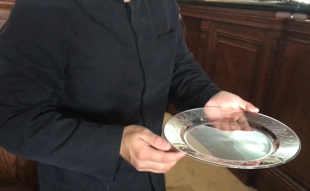 Restaurante de Polanco utiliza platos y vasos desachables por megacorte de agua