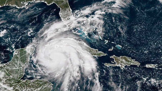 Huracán "Ian", de categoría 3, toca Cuba y amenaza Florida