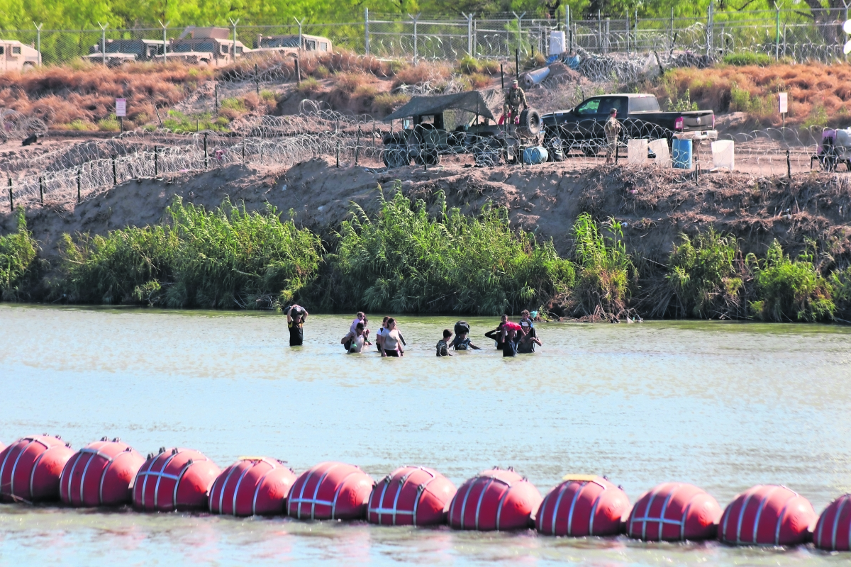 Advierten impacto ambiental por boyas en la frontera