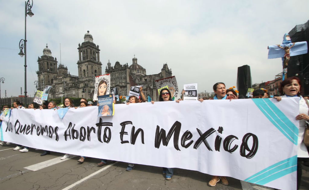 Protestan contra el aborto en Palacio Nacional; "¡déjalos nacer!", piden
