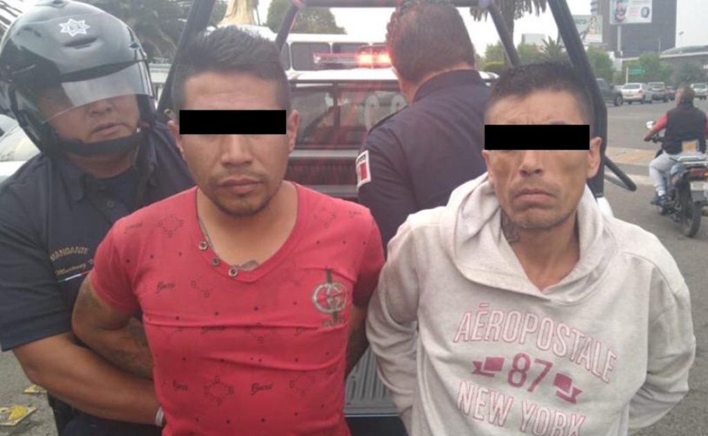 Con señas, pasajeros alertan a policías de asalto en Combi en Tlalnepantla; detienen a dos