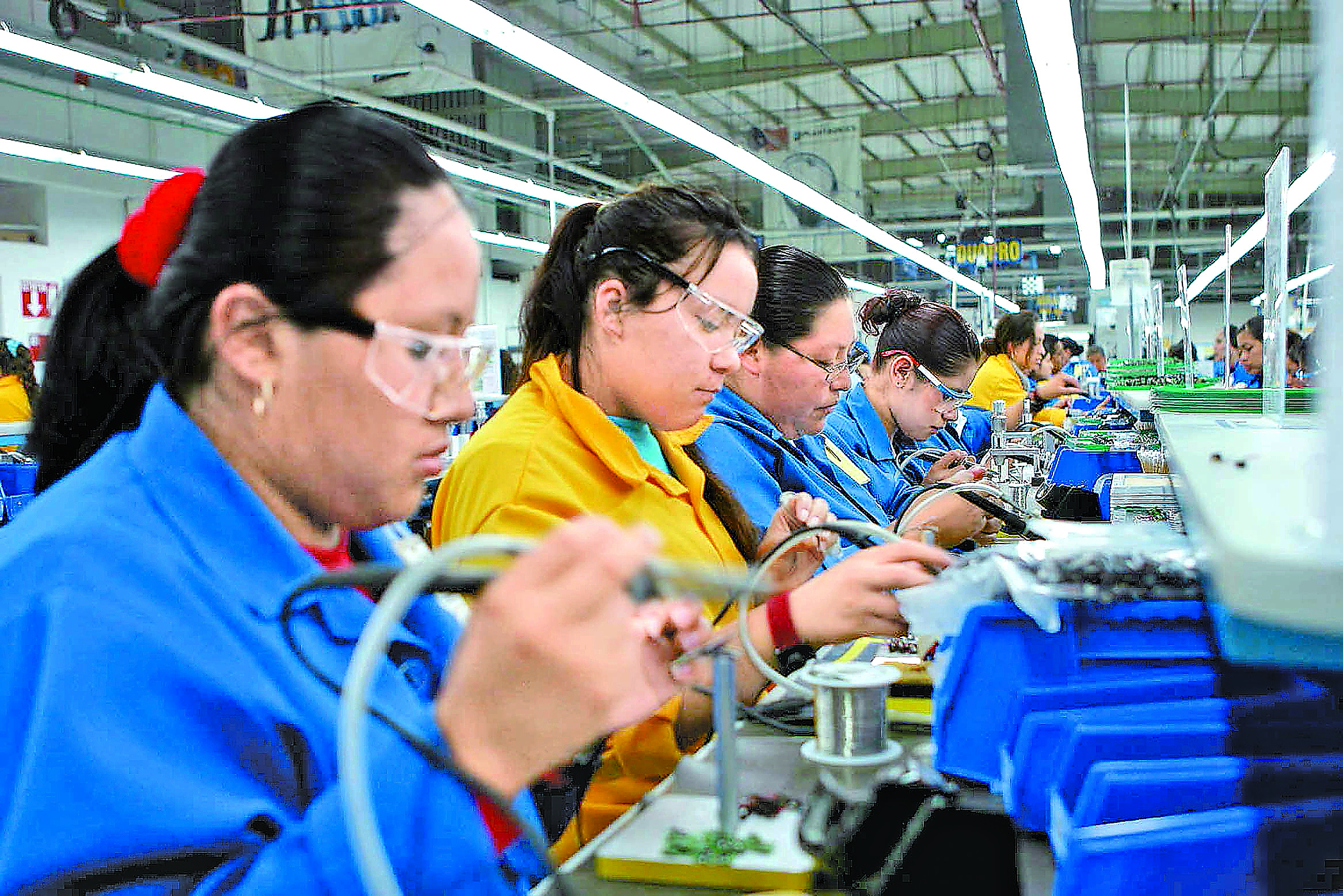Crece 4.9% empleo en establecimientos manufactureros: Inegi