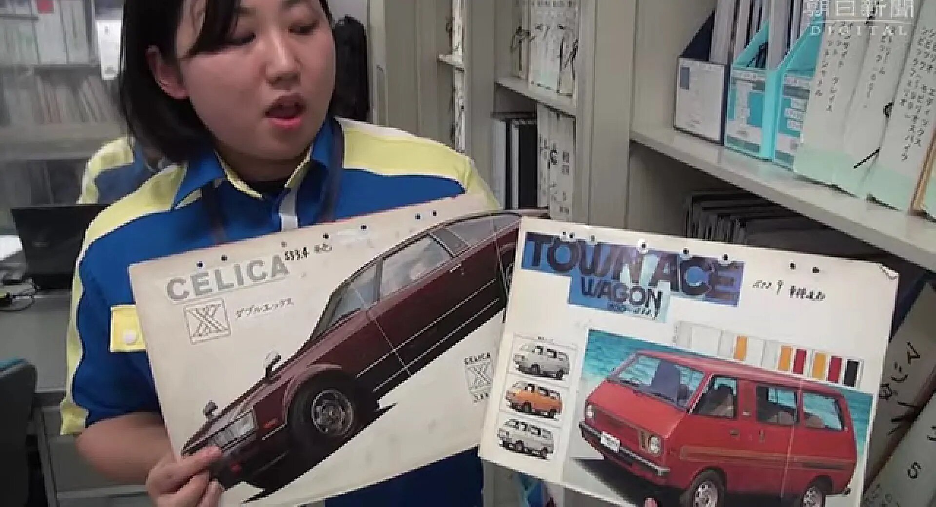 Colección de folletos viejos de autos ayudan a la policía japonesa a resolver un crimen