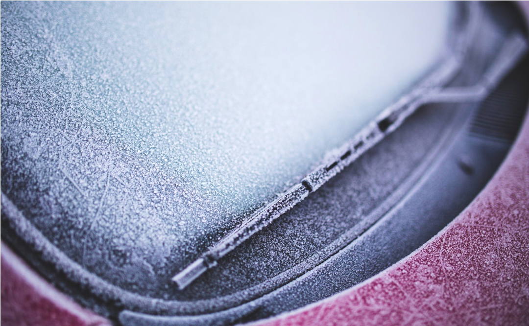 ¿Por qué no es bueno calentar el auto en invierno?