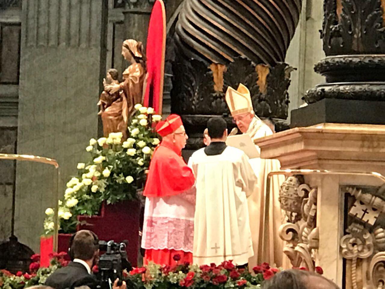 El Papa Francisco consagra a 14 nuevos cardenales, entre ellos a un mexicano