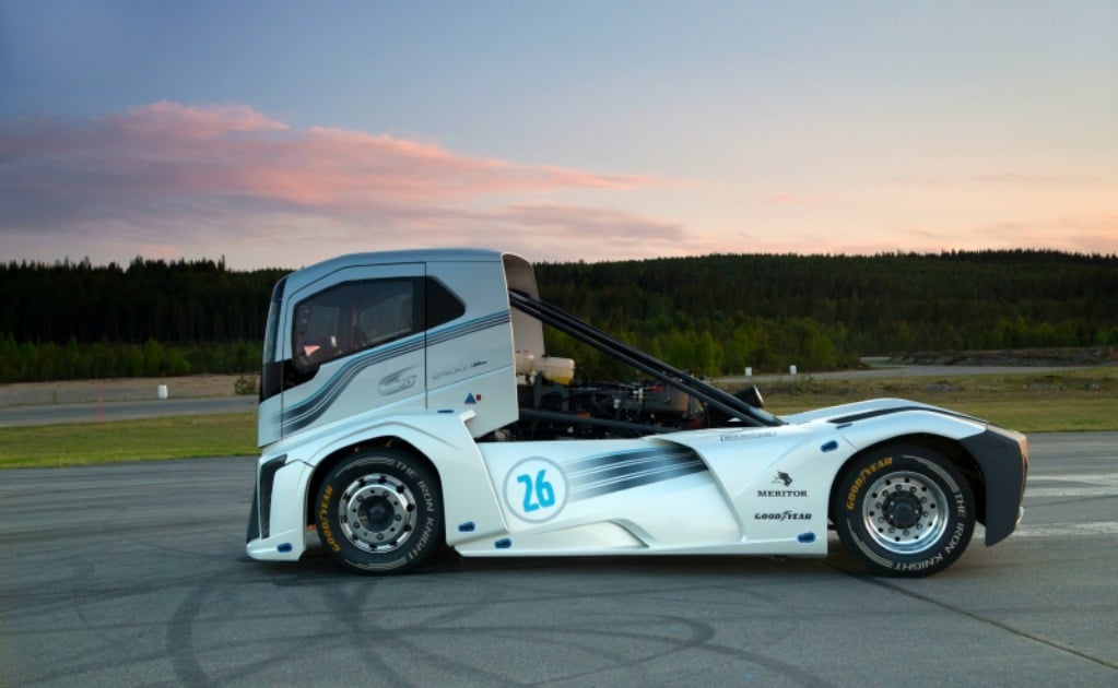 Rompen el récord mundial en velocidad para camión