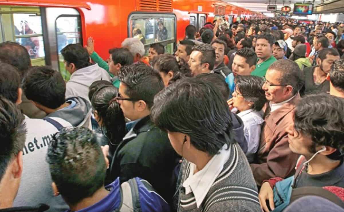 Usuarios del Metro colapsan Línea A por bloqueo de transportistas