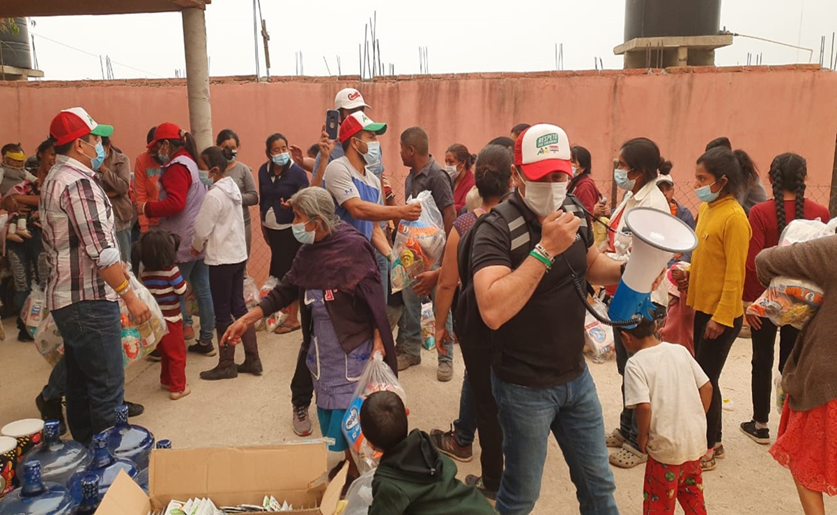 Simpatizantes de Félix Salgado y Mario Merón reparten apoyos a afectados por incendios forestales en Guerrero