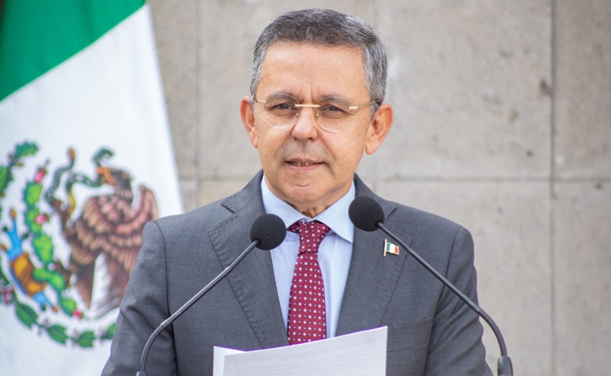 César Yáñez reaparece en público, ahora como subsecretario de Segob