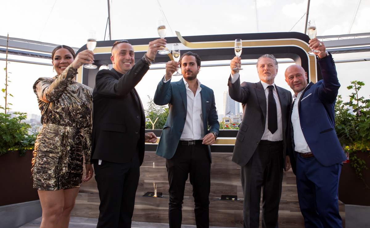 Marcos y Elías Sacal inauguran el Mondrian 