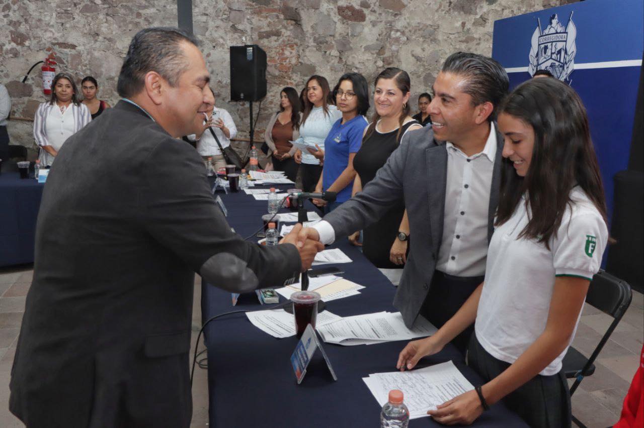 Reconocen a personal de PC en Corregidora