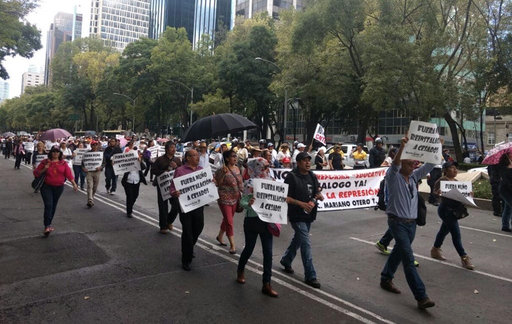 Con marcha, CNTE pide restituir a 21 maestros faltistas