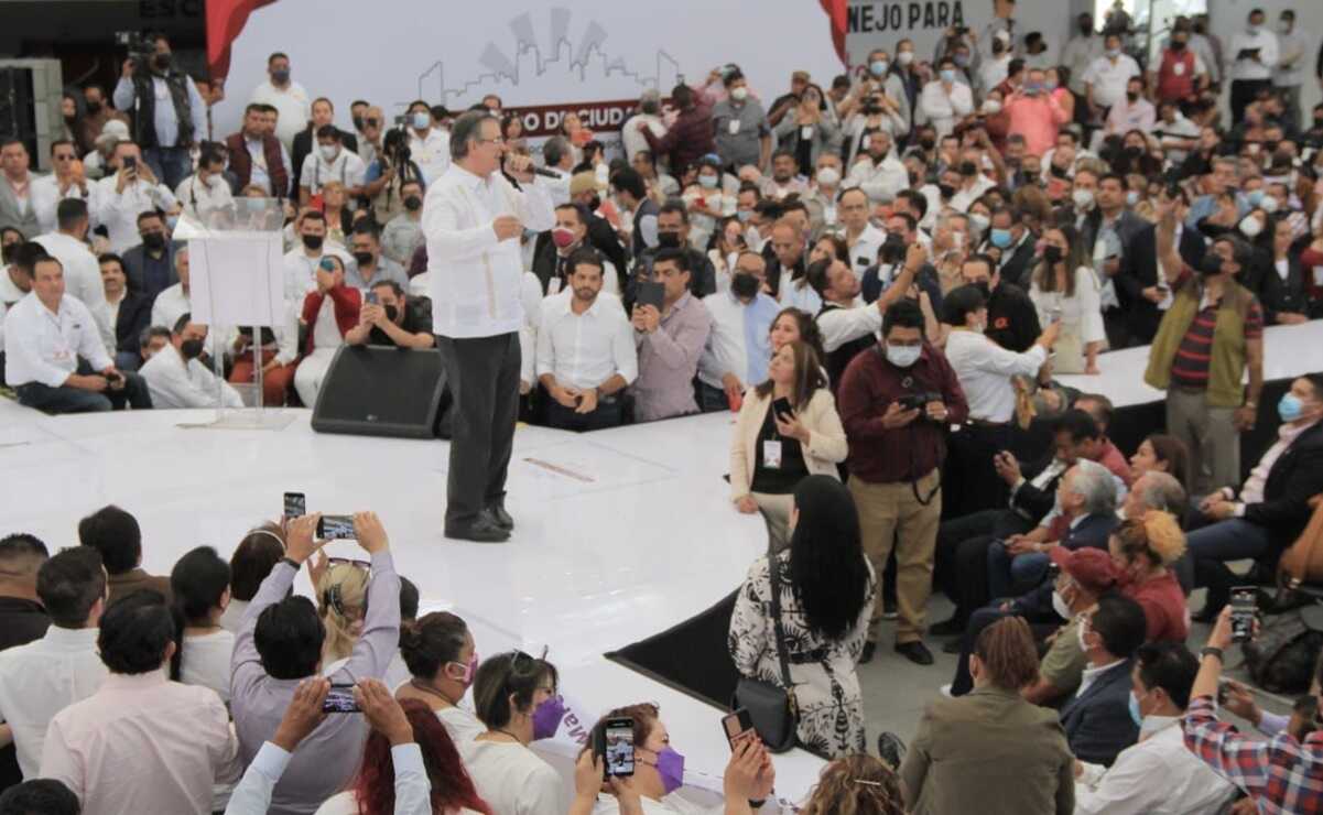 En evento de morenistas, Marcelo Ebrard llama a cerrar filas con AMLO 