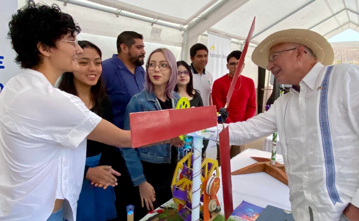 Embajador Ken Salazar reconoce a estudiantes mexicanas empoderamiento femenino en las ciencias