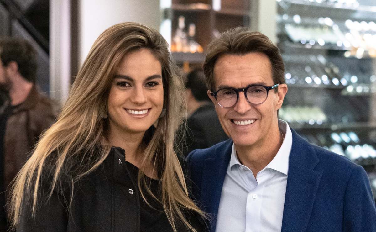 "Chobi" Landeros y Paola Albarrán en la inauguración de "Cenador"