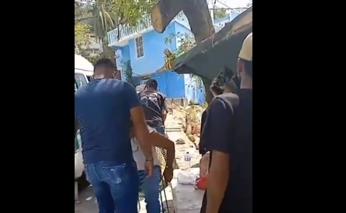 VIDEO: "¡Aquí nos reportas cuando sales y cuando regresas!", criminales golpean a transportistas en Acapulco