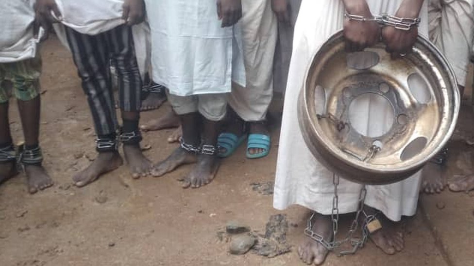 La "casa de la tortura" en Nigeria donde tenían a 500 hombres y niños encadenados 
