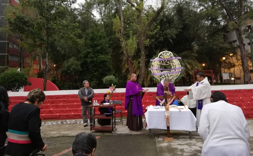 Homenajean a víctimas del sismo de 1985 en Tlatelolco