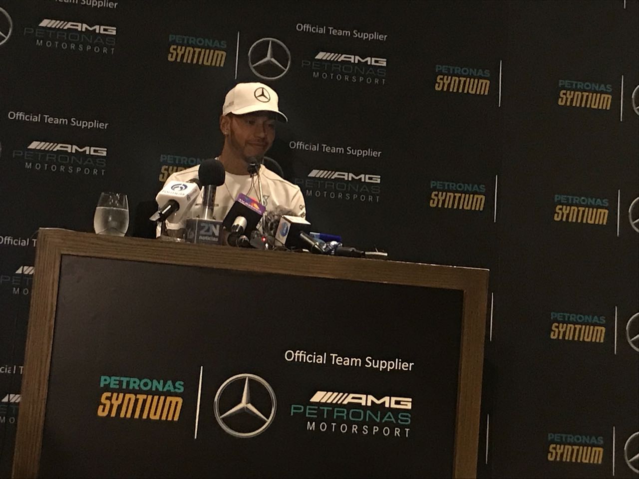 Lewis Hamilton se quiere coronar en México